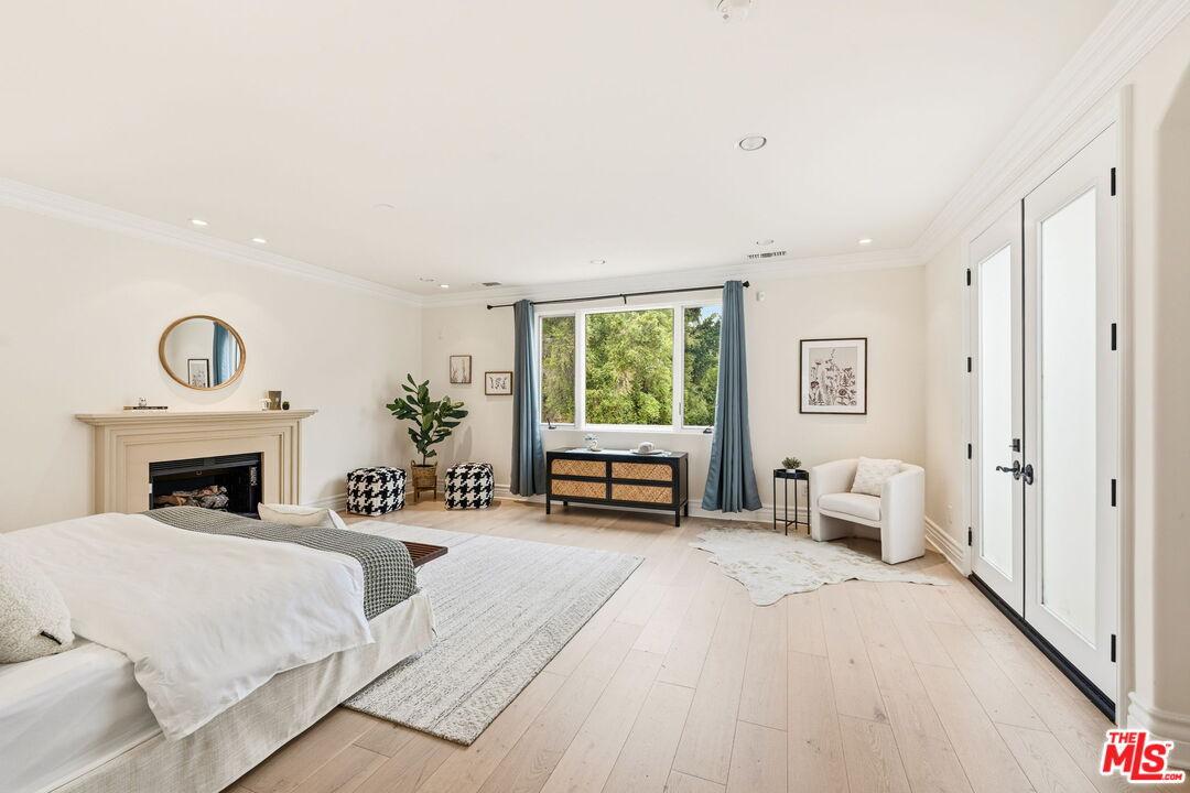 Encino, California, 91436, United States, 4 Bedrooms Bedrooms, ,3 BathroomsBathrooms,Residential,For Sale,1988091