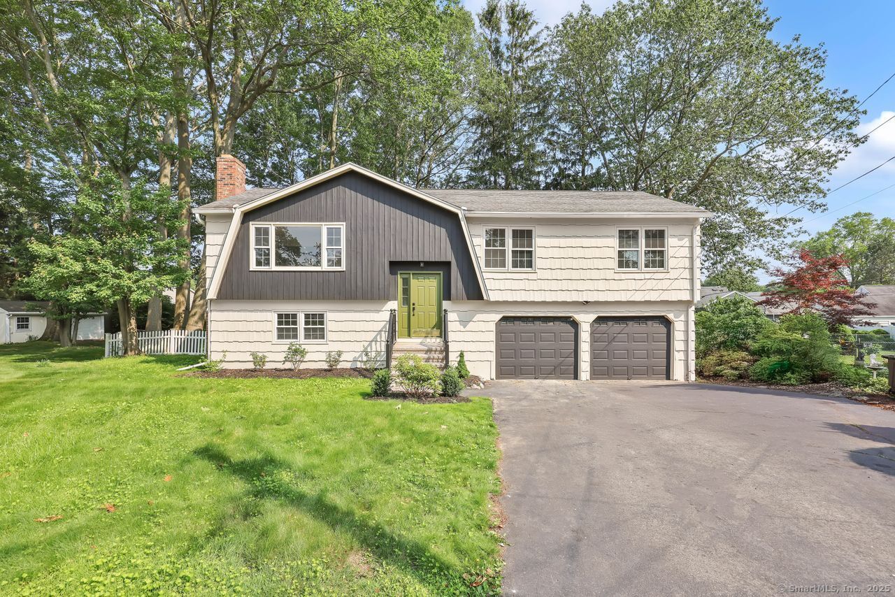 Milford, Connecticut, 06460, United States, 4 Bedrooms Bedrooms, ,3 BathroomsBathrooms,Residential,For Sale,1906885