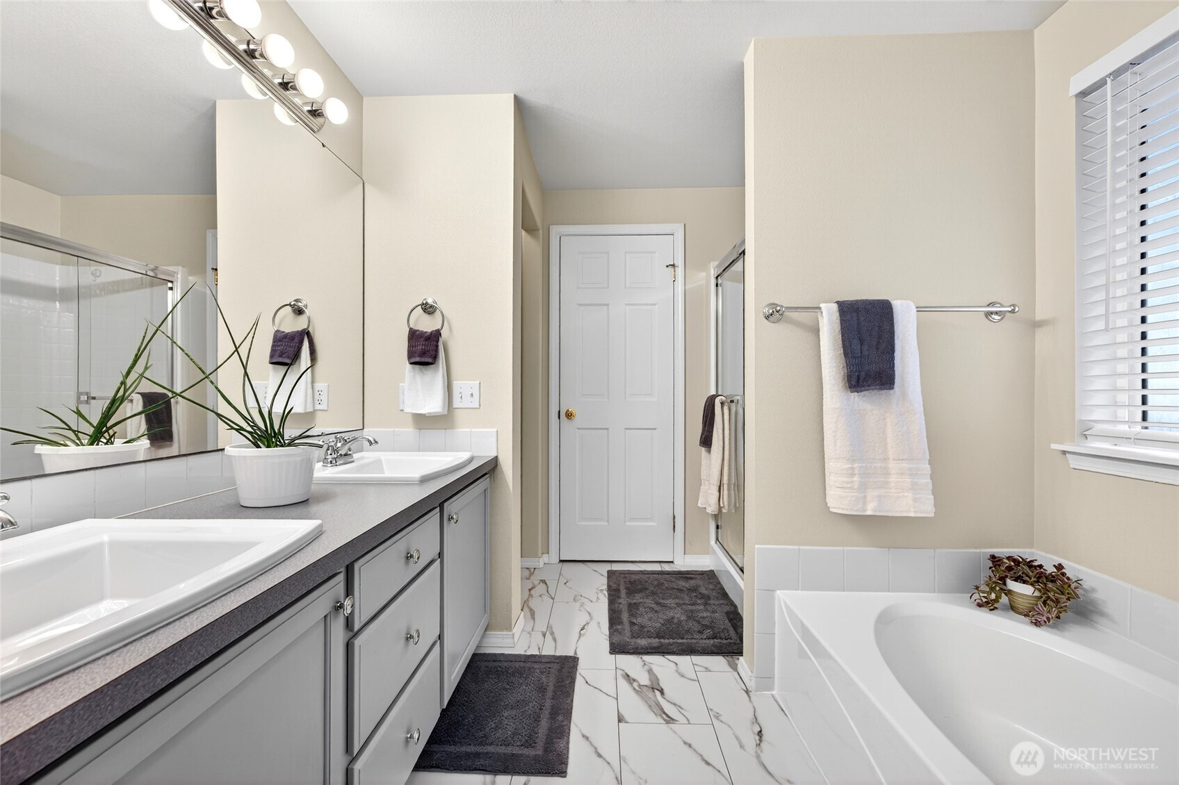 Tacoma, Washington, 98446, United States, 3 Bedrooms Bedrooms, ,3 BathroomsBathrooms,Residential,For Sale,1995150