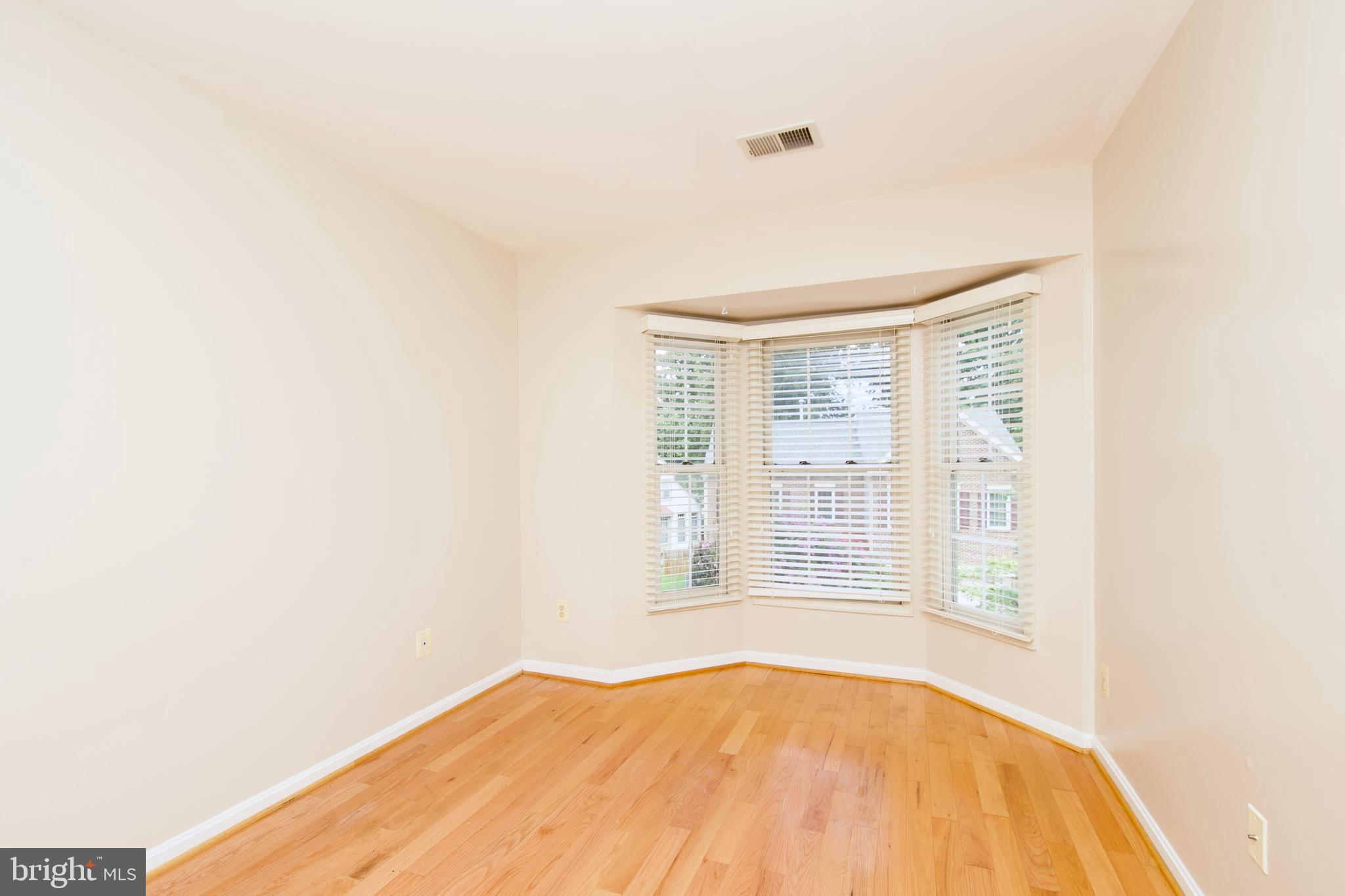 Silver Spring, Maryland, 20902, United States, 3 Bedrooms Bedrooms, ,3 BathroomsBathrooms,Residential,For Sale,1916532