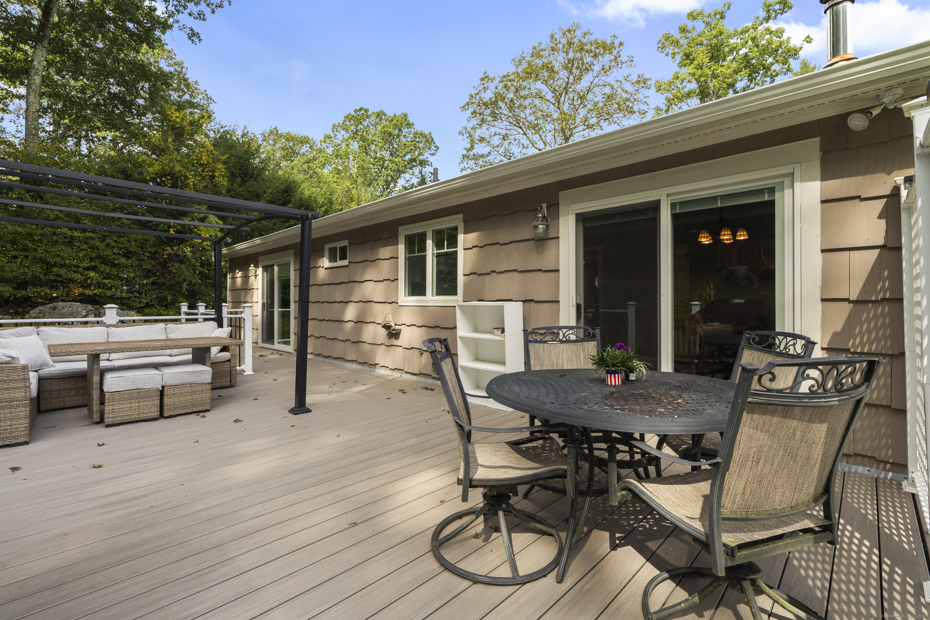 Newtown, Connecticut, 06482, United States, 3 Bedrooms Bedrooms, ,2 BathroomsBathrooms,Residential,For Sale,1962604