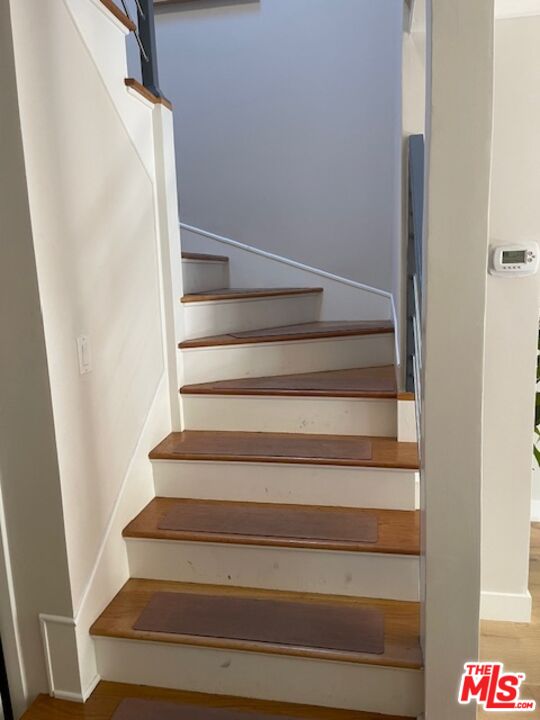 Los Angeles, California, 90004, United States, 2 Bedrooms Bedrooms, ,3 BathroomsBathrooms,Residential,For Sale,1940175