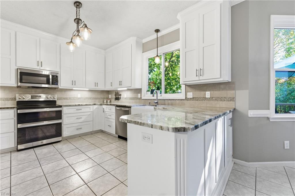 Yorktown, Virginia, 23693, United States, 6 Bedrooms Bedrooms, ,3 BathroomsBathrooms,Residential,For Sale,1988039