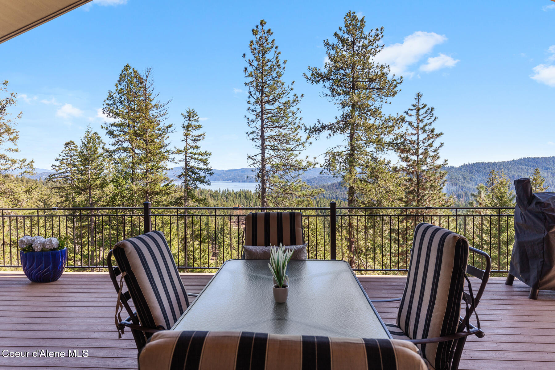 Coeur d'Alene, Idaho, 83814, United States, 5 Bedrooms Bedrooms, ,5 BathroomsBathrooms,Residential,For Sale,1763512