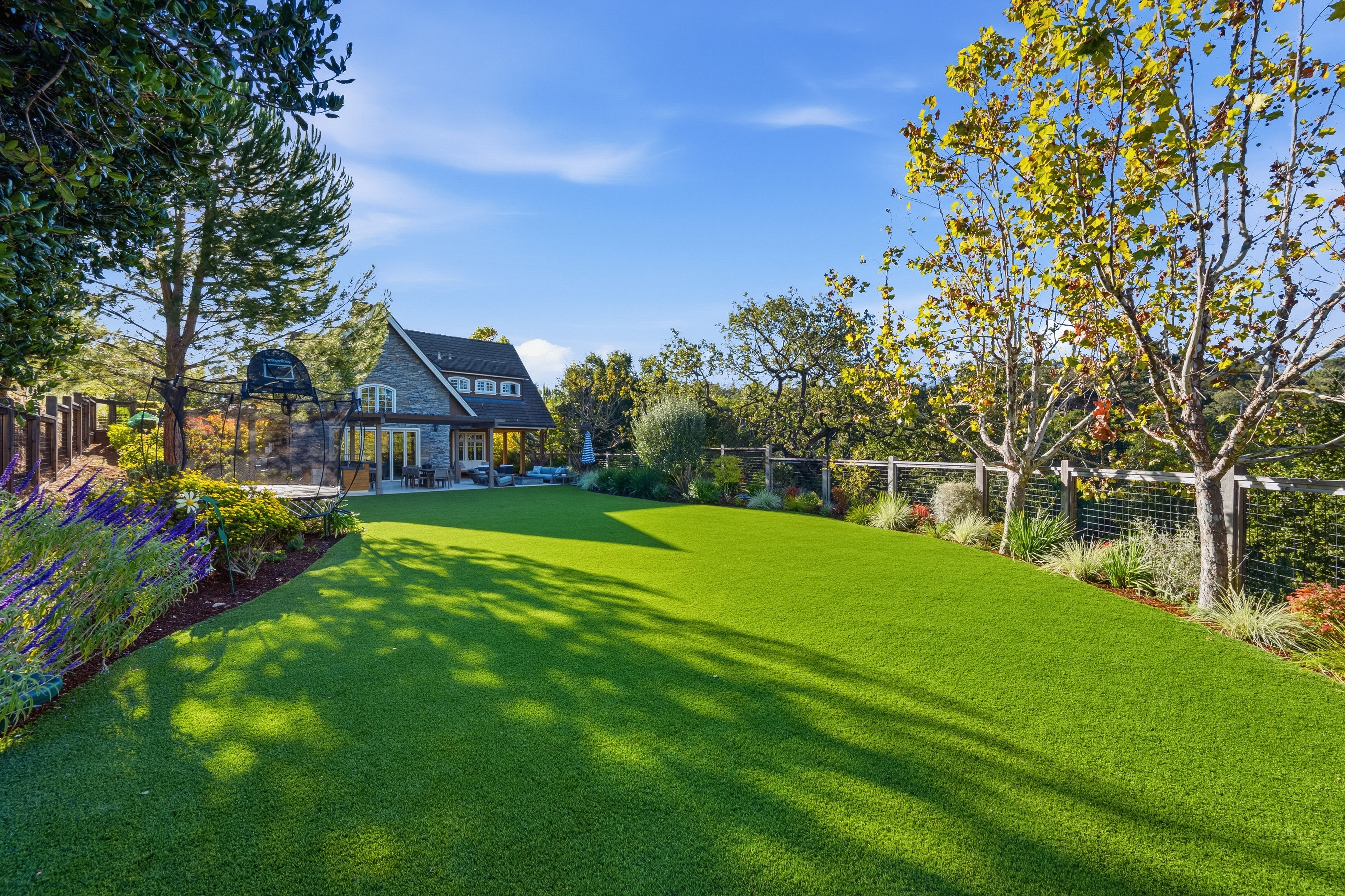  English Country Manor & Guest House on 1.7 Acres - 物件實景