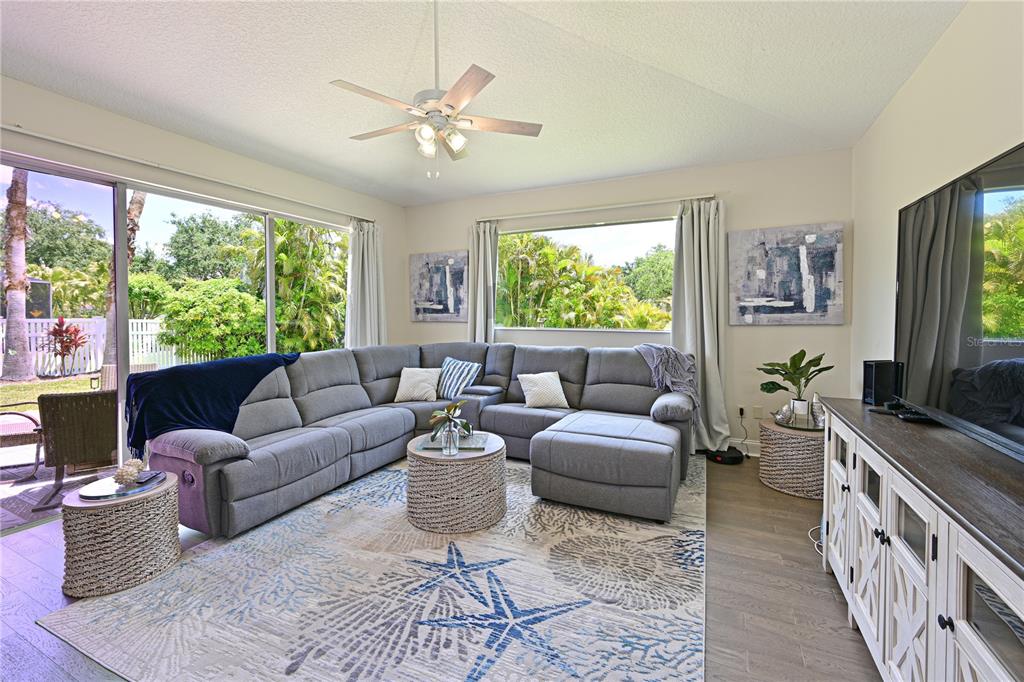 Bradenton, Florida, 34212, United States, 5 Bedrooms Bedrooms, ,3 BathroomsBathrooms,Residential,For Sale,1897819