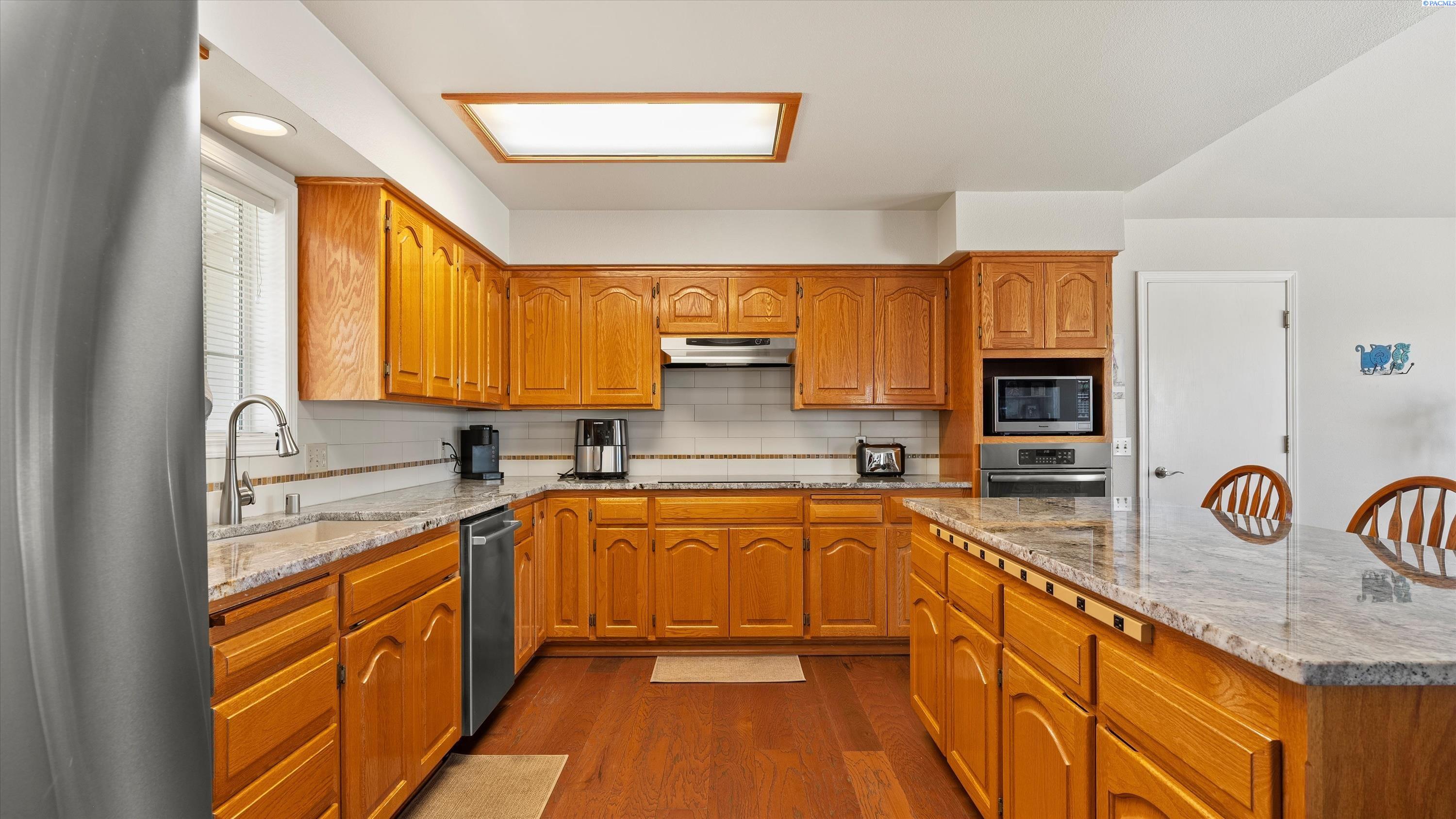 Prosser, Washington, 99350, United States, 3 Bedrooms Bedrooms, ,3 BathroomsBathrooms,Residential,For Sale,1867442