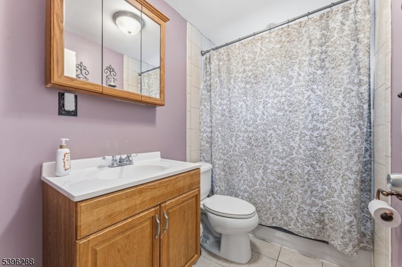 Dunellen Boro, New Jersey, 08812, United States, 5 Bedrooms Bedrooms, ,2 BathroomsBathrooms,Residential,For Sale,1989398