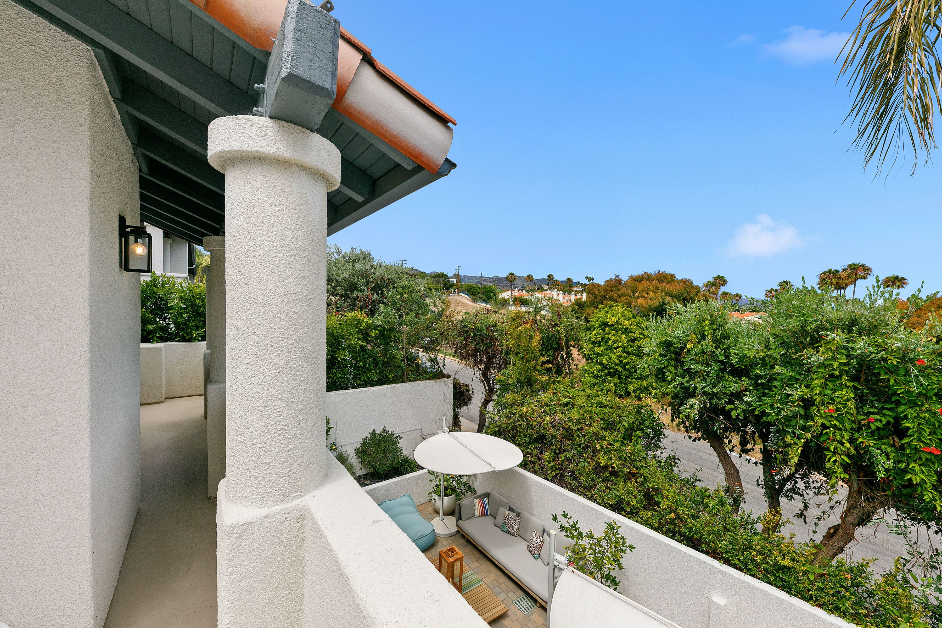  6435 Zumirez Drive - 物件實景