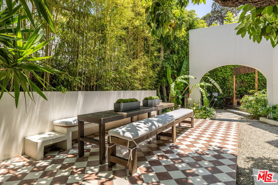 Los Angeles, California, 90069, United States, 4 Bedrooms Bedrooms, ,4 BathroomsBathrooms,Residential,For Sale,1911596