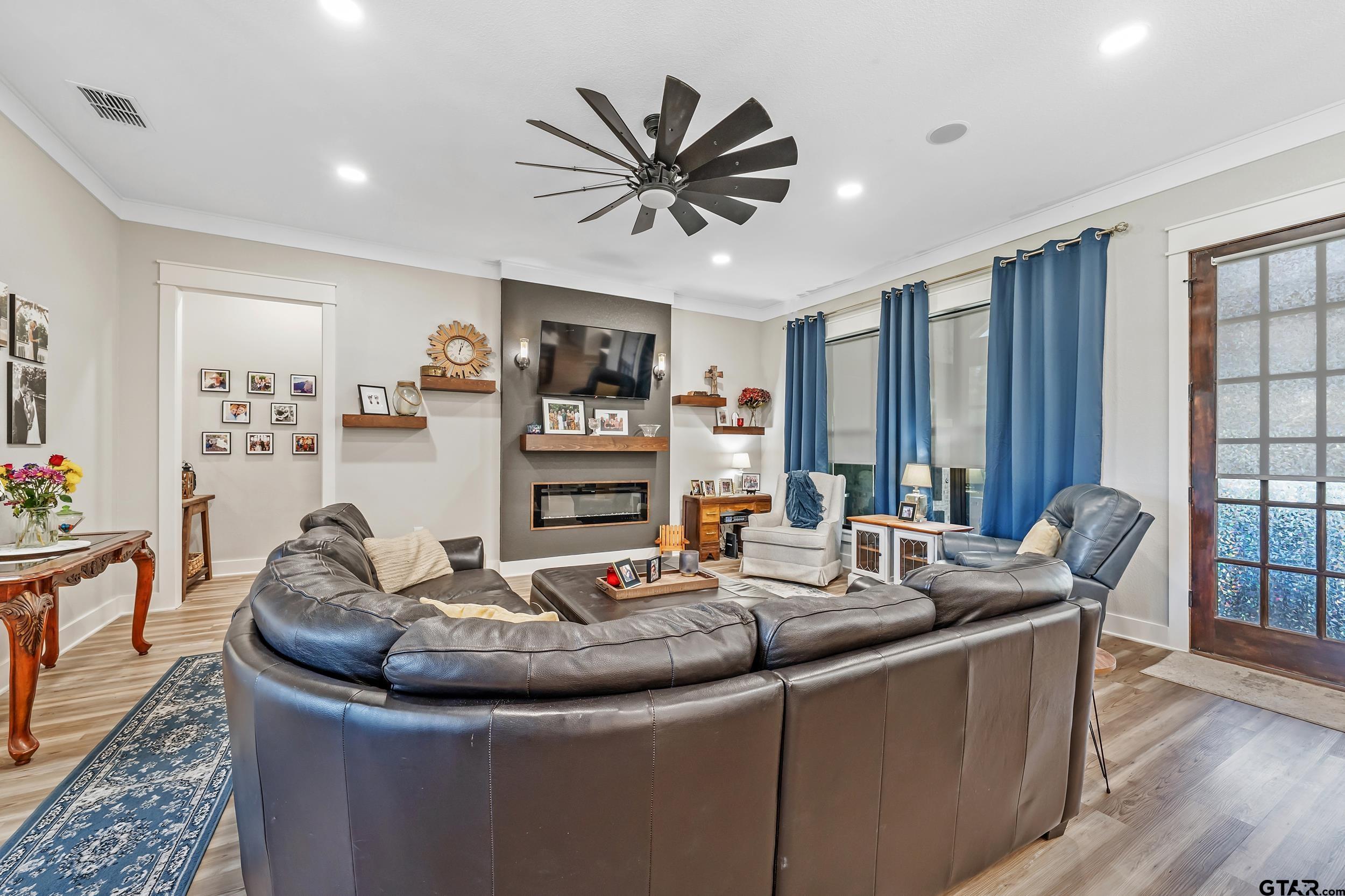 Mineola, Texas, 75773, United States, 3 Bedrooms Bedrooms, ,3 BathroomsBathrooms,Residential,For Sale,1951277