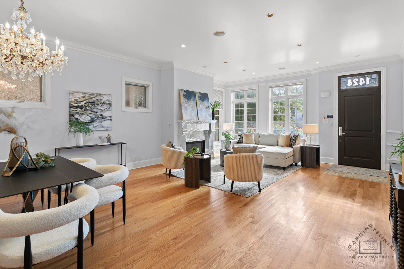 Chicago, Illinois, 60657, United States, 5 Bedrooms Bedrooms, ,4 BathroomsBathrooms,Residential,For Sale,1974505