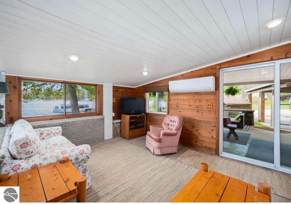 Traverse City, Michigan, 49685, United States, 9 Bedrooms Bedrooms, ,5 BathroomsBathrooms,Residential,For Sale,1995460