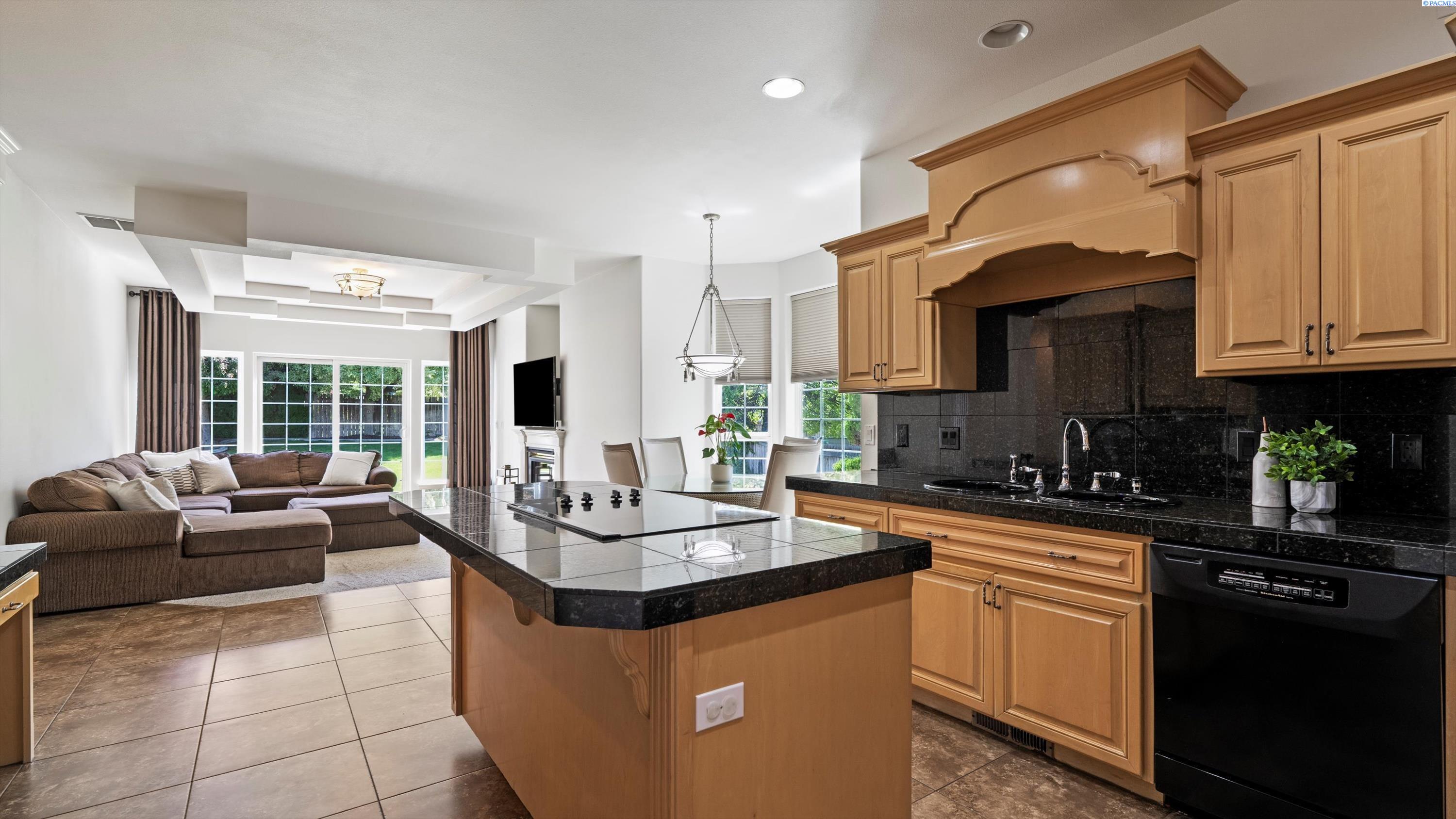 Pasco, Washington, 99301, United States, 3 Bedrooms Bedrooms, ,3 BathroomsBathrooms,Residential,For Sale,1794884