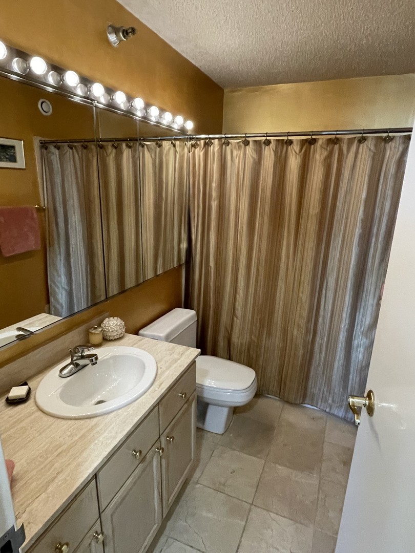 Chicago, Illinois, 60601, United States, 2 Bedrooms Bedrooms, ,2 BathroomsBathrooms,Residential,For Sale,1794745