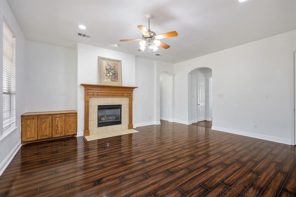 Irving, Texas, 75063, United States, 4 Bedrooms Bedrooms, ,3 BathroomsBathrooms,Residential,For Sale,1874227