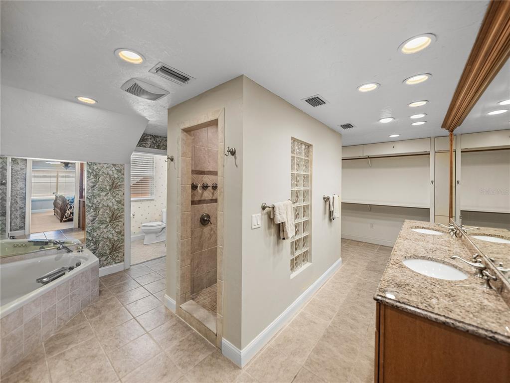 Winter Haven, Florida, 33884, United States, 3 Bedrooms Bedrooms, ,4 BathroomsBathrooms,Residential,For Sale,1895737