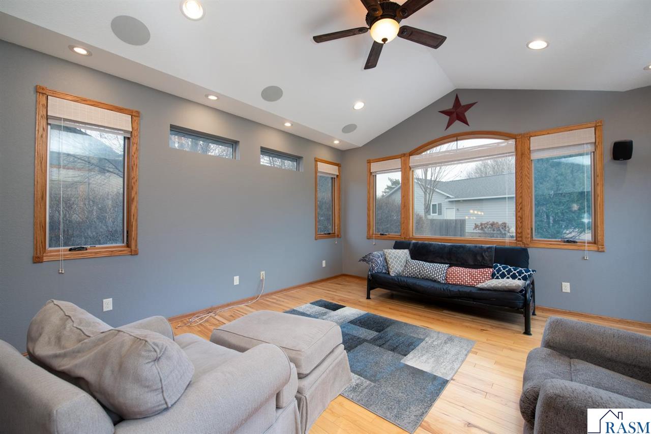 North Mankato, Minnesota, 56003, United States, 5 Bedrooms Bedrooms, ,3 BathroomsBathrooms,Residential,For Sale,1998081