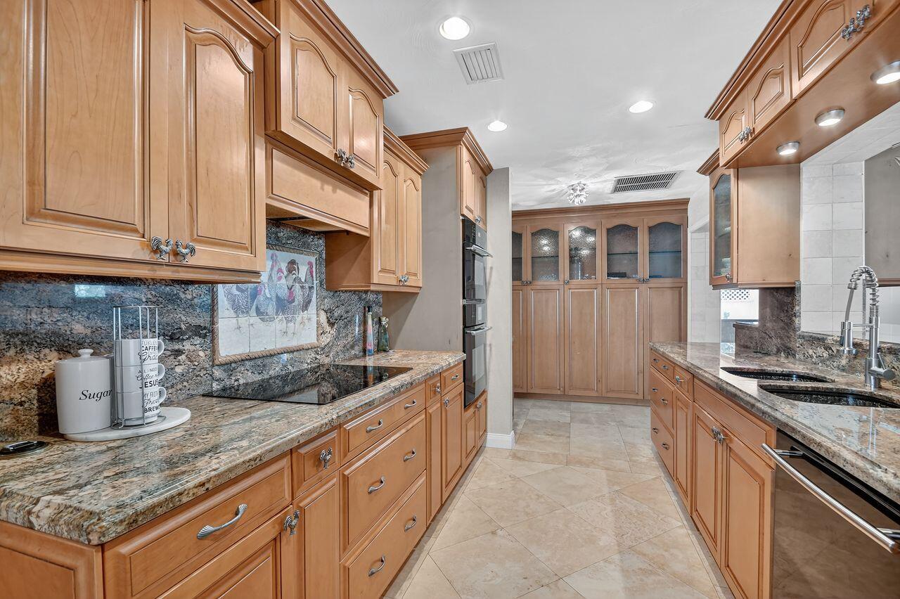 Palm Springs, Florida, 33461, United States, 3 Bedrooms Bedrooms, ,2 BathroomsBathrooms,Residential,For Sale,1901355