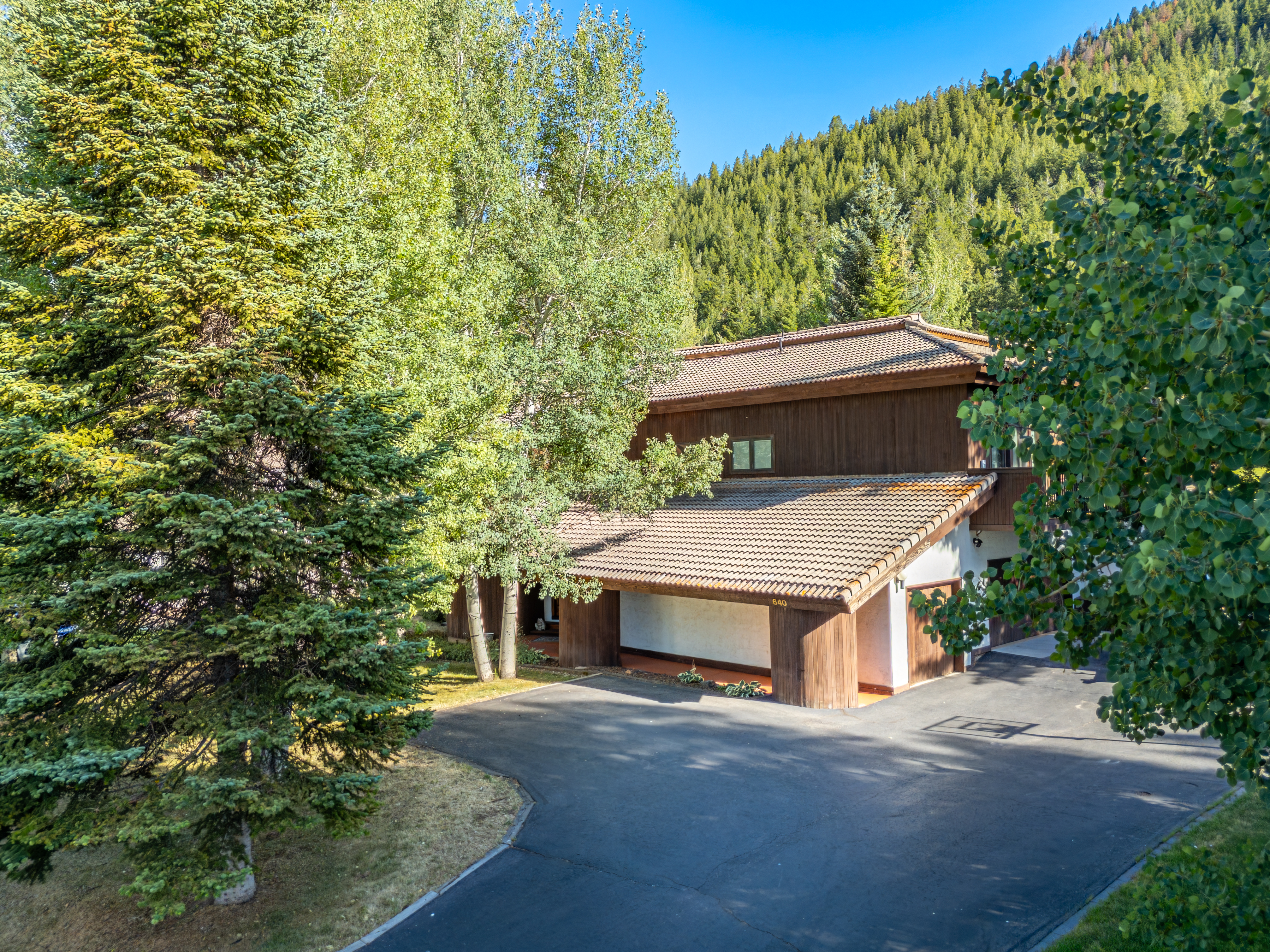  Mountain Residence Positioned at the 13th Fairway of the EagleVail Golf Course - 物件實景