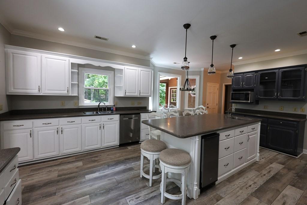 DALTON, Georgia, 30721, United States, 3 Bedrooms Bedrooms, ,3 BathroomsBathrooms,Residential,For Sale,1933476
