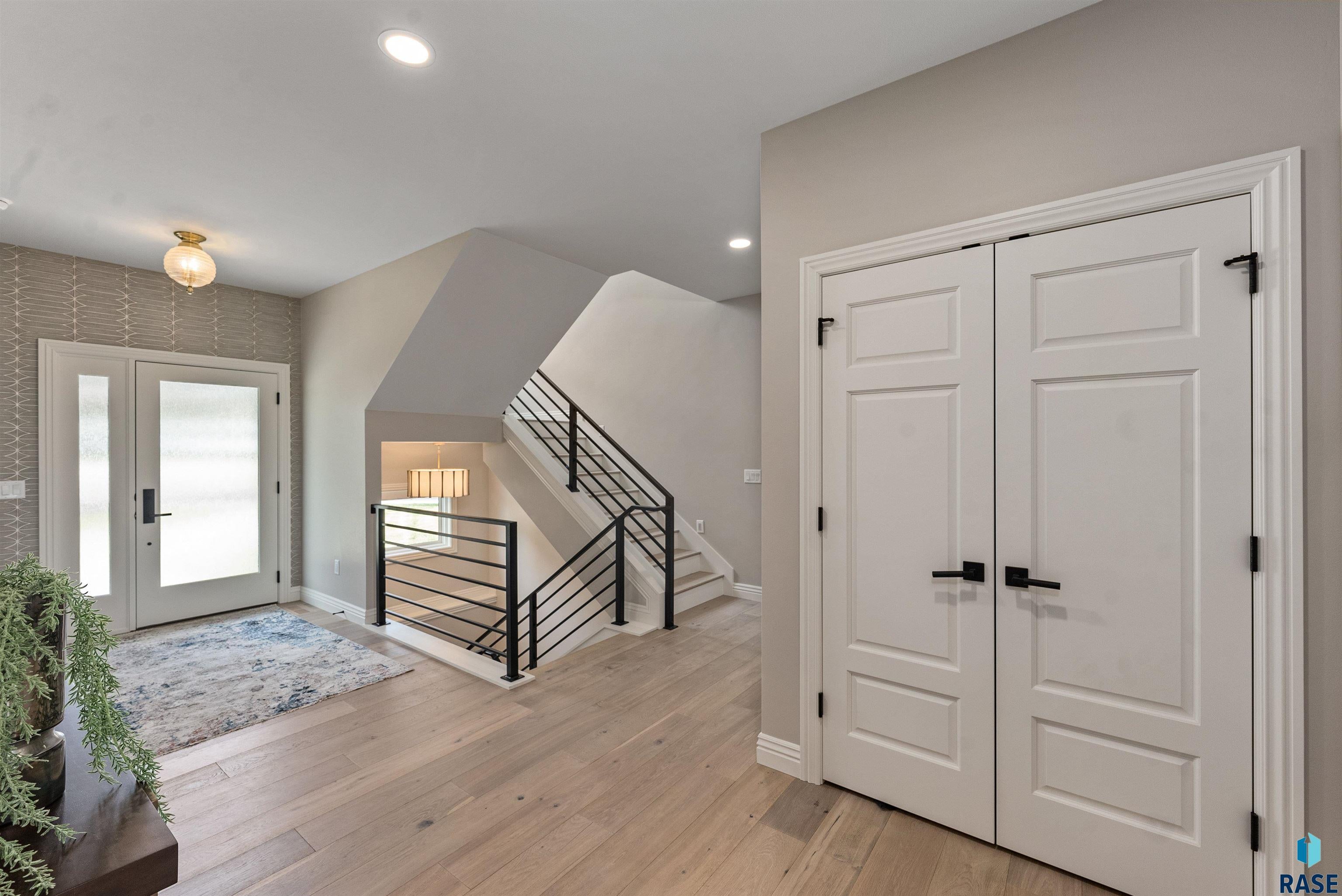 Sioux Falls, South Dakota, 57106, United States, ,Residential,For Sale,1986219