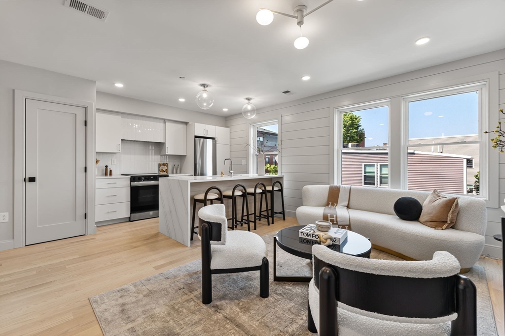 Boston, Massachusetts, 02128, United States, 1 Bedroom Bedrooms, ,2 BathroomsBathrooms,Residential,For Sale,1974152