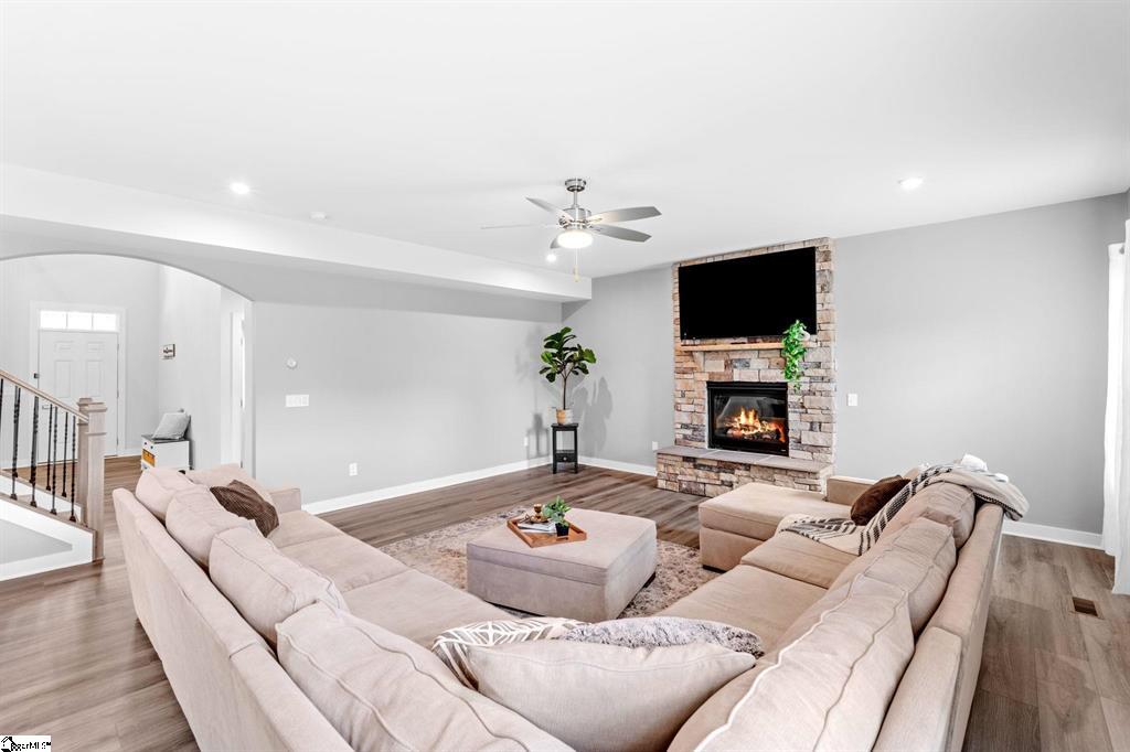 Greenville, South Carolina, 29607, United States, 6 Bedrooms Bedrooms, ,4 BathroomsBathrooms,Residential,For Sale,1986555