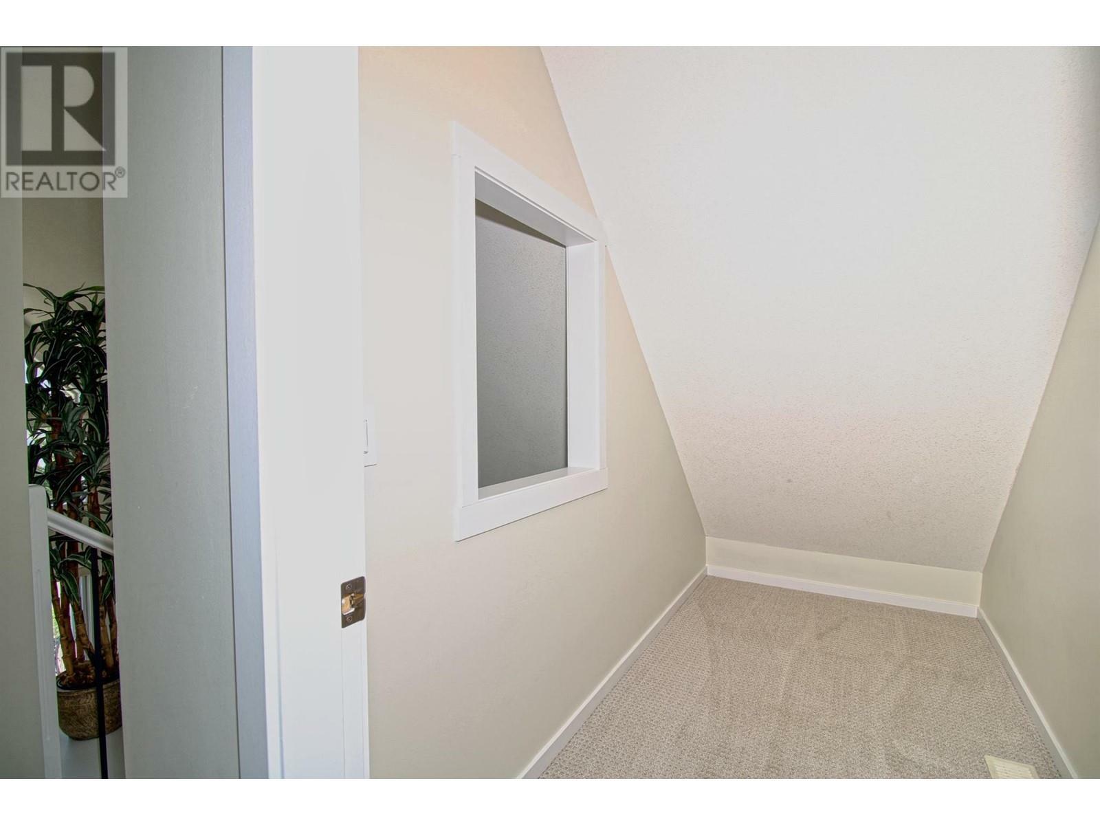 KELOWNA, British Columbia, V1Z 3R8, CA, 3 Bedrooms Bedrooms, ,3 BathroomsBathrooms,Residential,For Sale,1839050