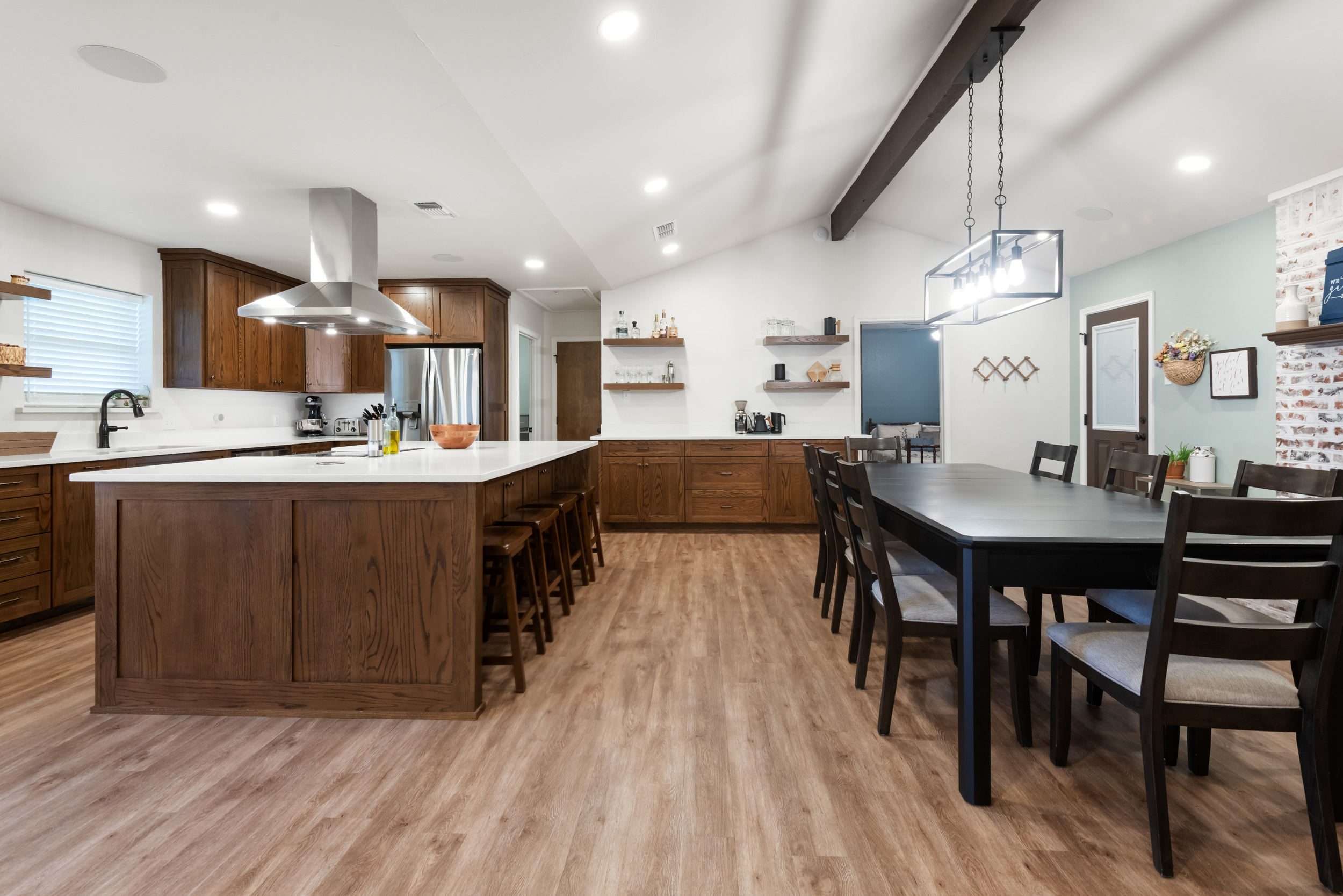  911 Clearview Street - 物件實景
