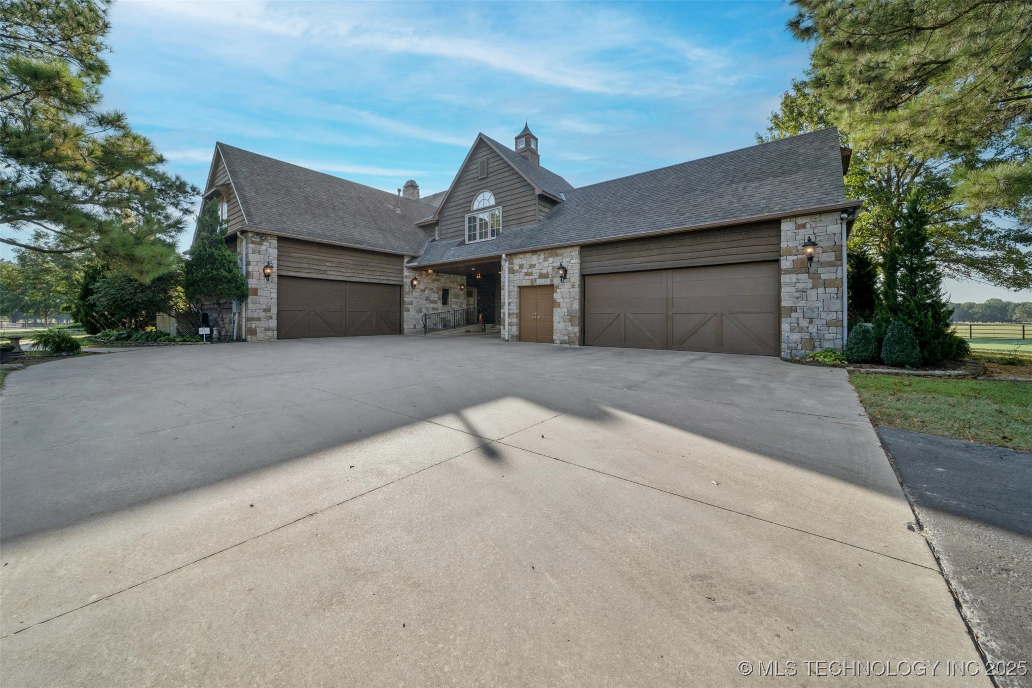 Mounds, Oklahoma, 74047, United States, 4 Bedrooms Bedrooms, ,6 BathroomsBathrooms,Residential,For Sale,1960960