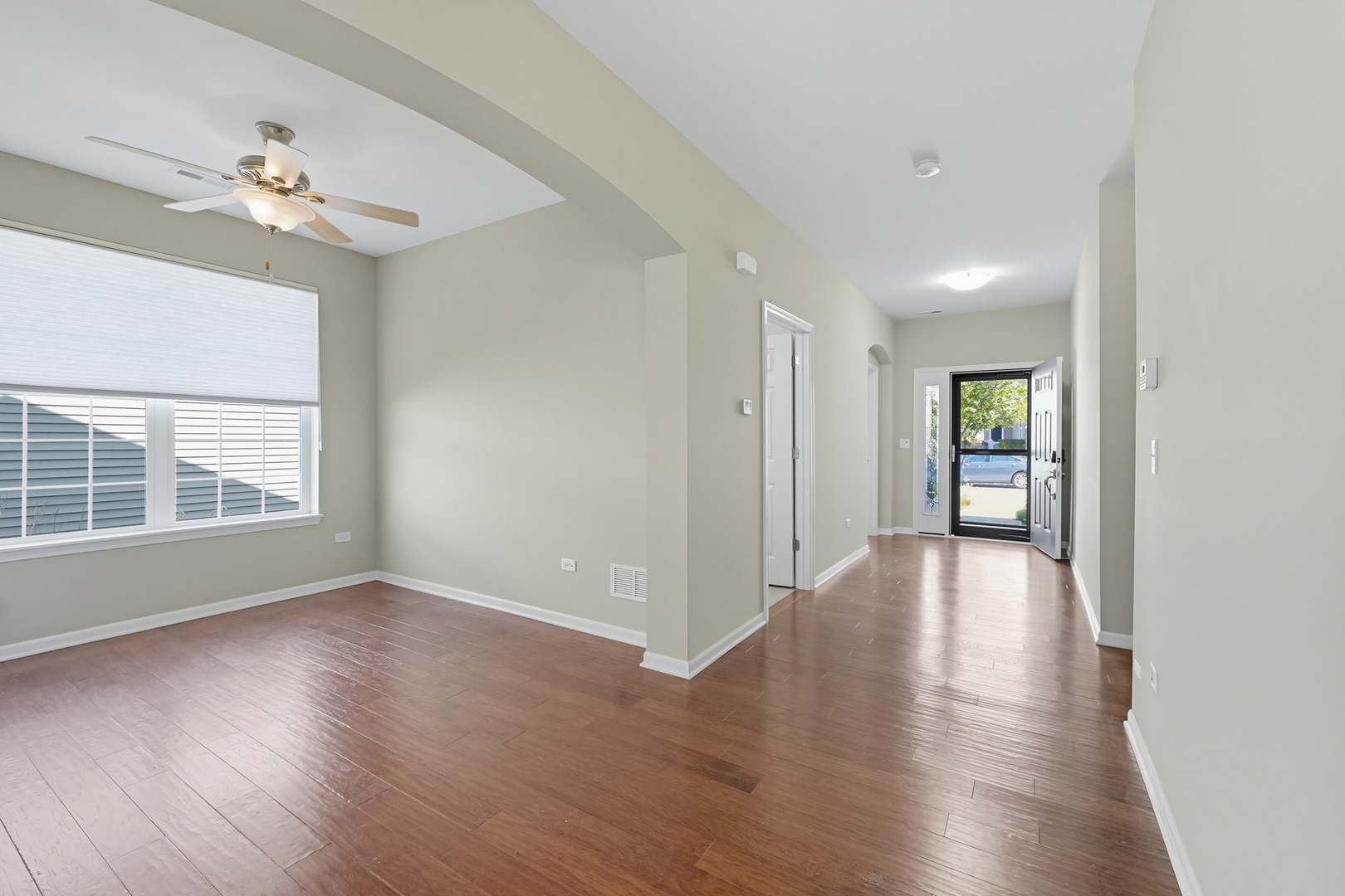 Naperville, Illinois, 60564, United States, 2 Bedrooms Bedrooms, ,2 BathroomsBathrooms,Residential,For Sale,1986332