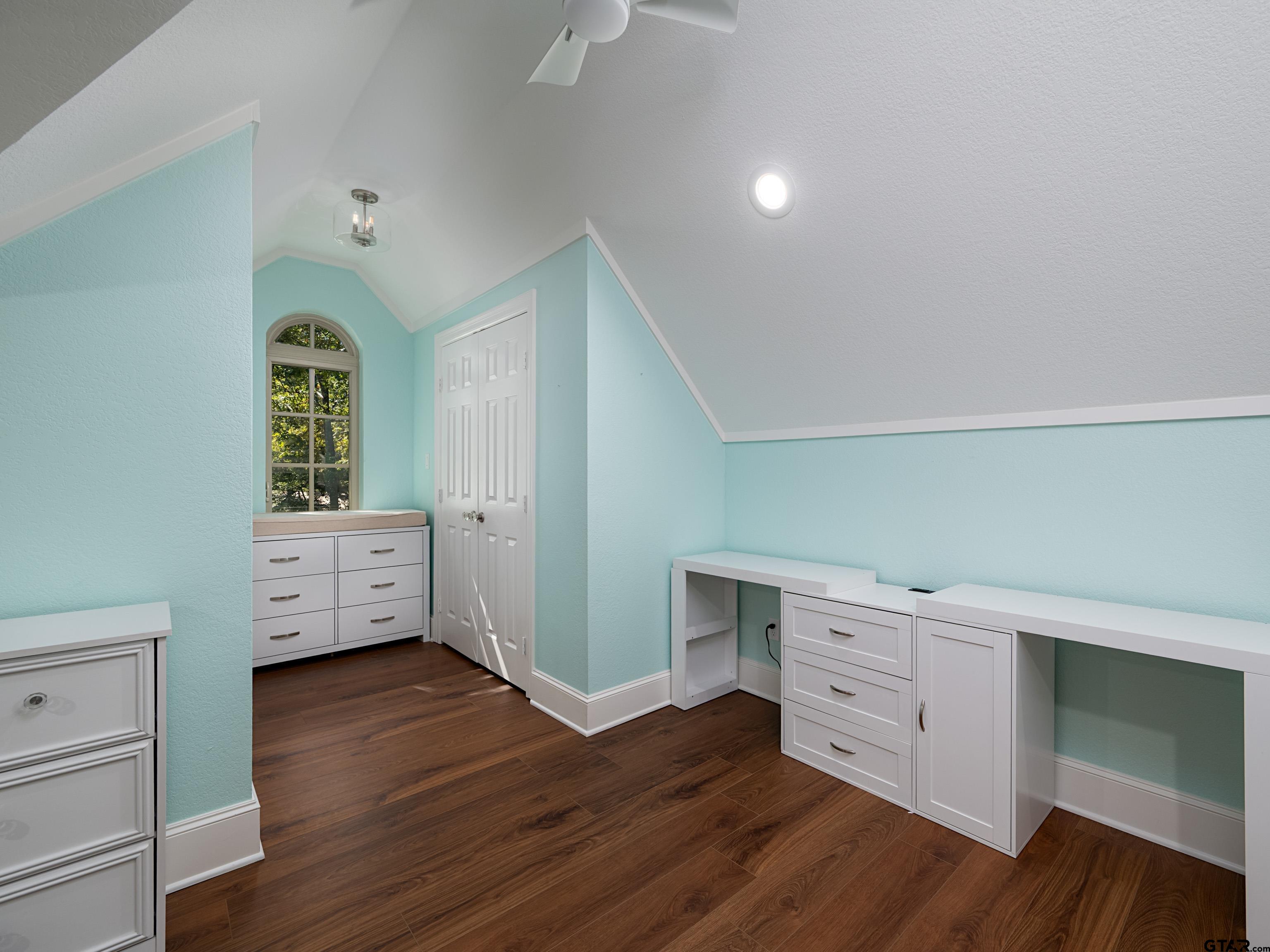 Tyler, Texas, 75703, United States, 4 Bedrooms Bedrooms, ,4 BathroomsBathrooms,Residential,For Sale,1970212