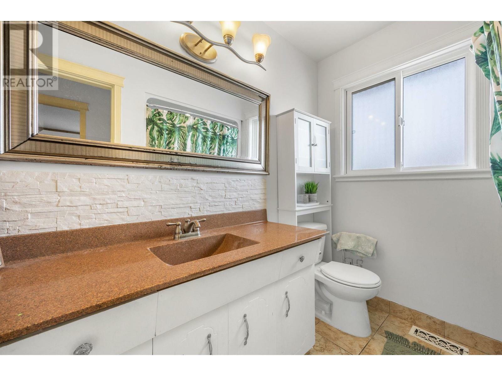 WEST KELOWNA, British Columbia, V1Z 1Z4, CA, 5 Bedrooms Bedrooms, ,1 BathroomBathrooms,Residential,For Sale,1836903