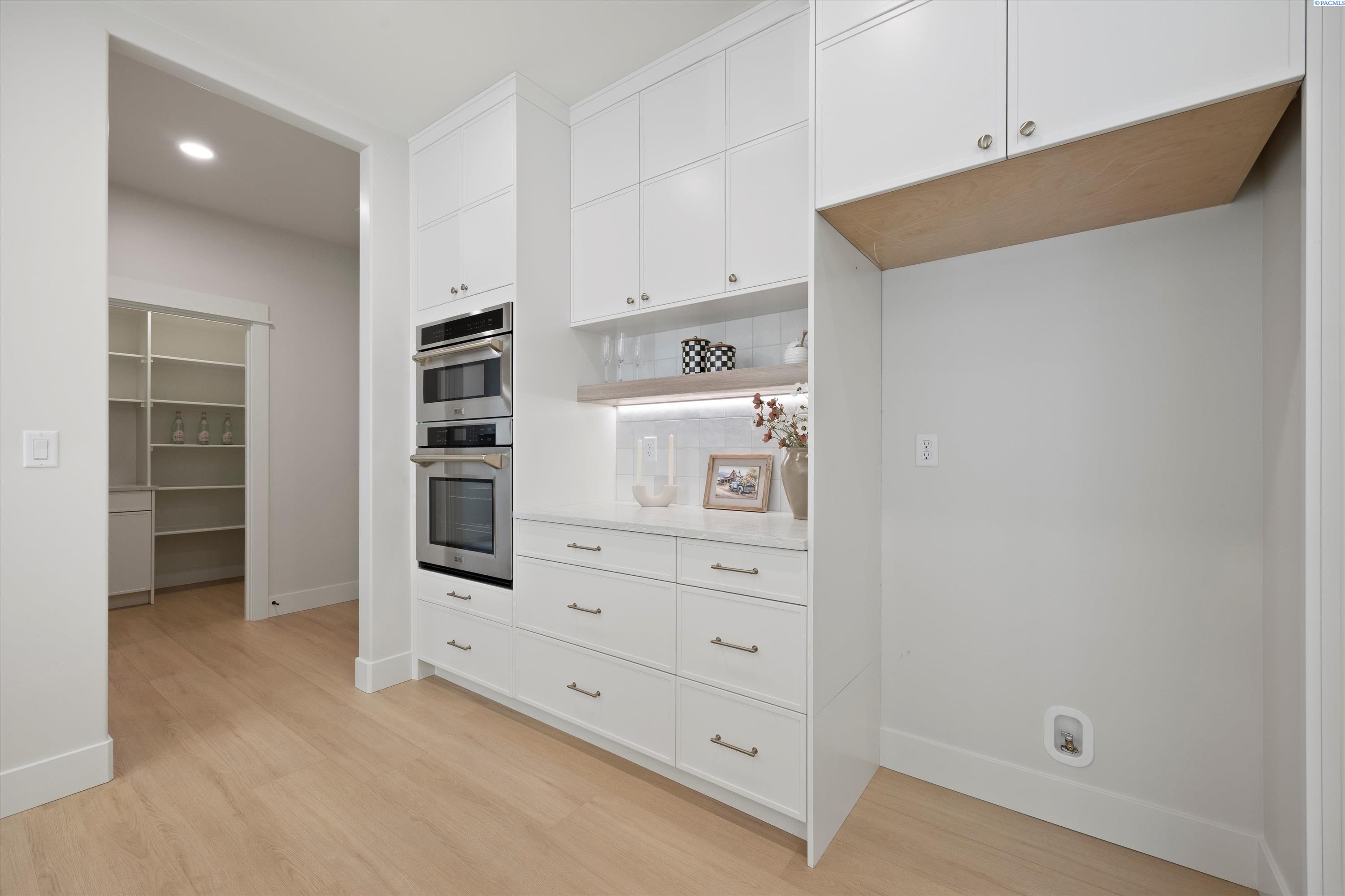 Richland, Washington, 99352, United States, 4 Bedrooms Bedrooms, ,3 BathroomsBathrooms,Residential,For Sale,1991503