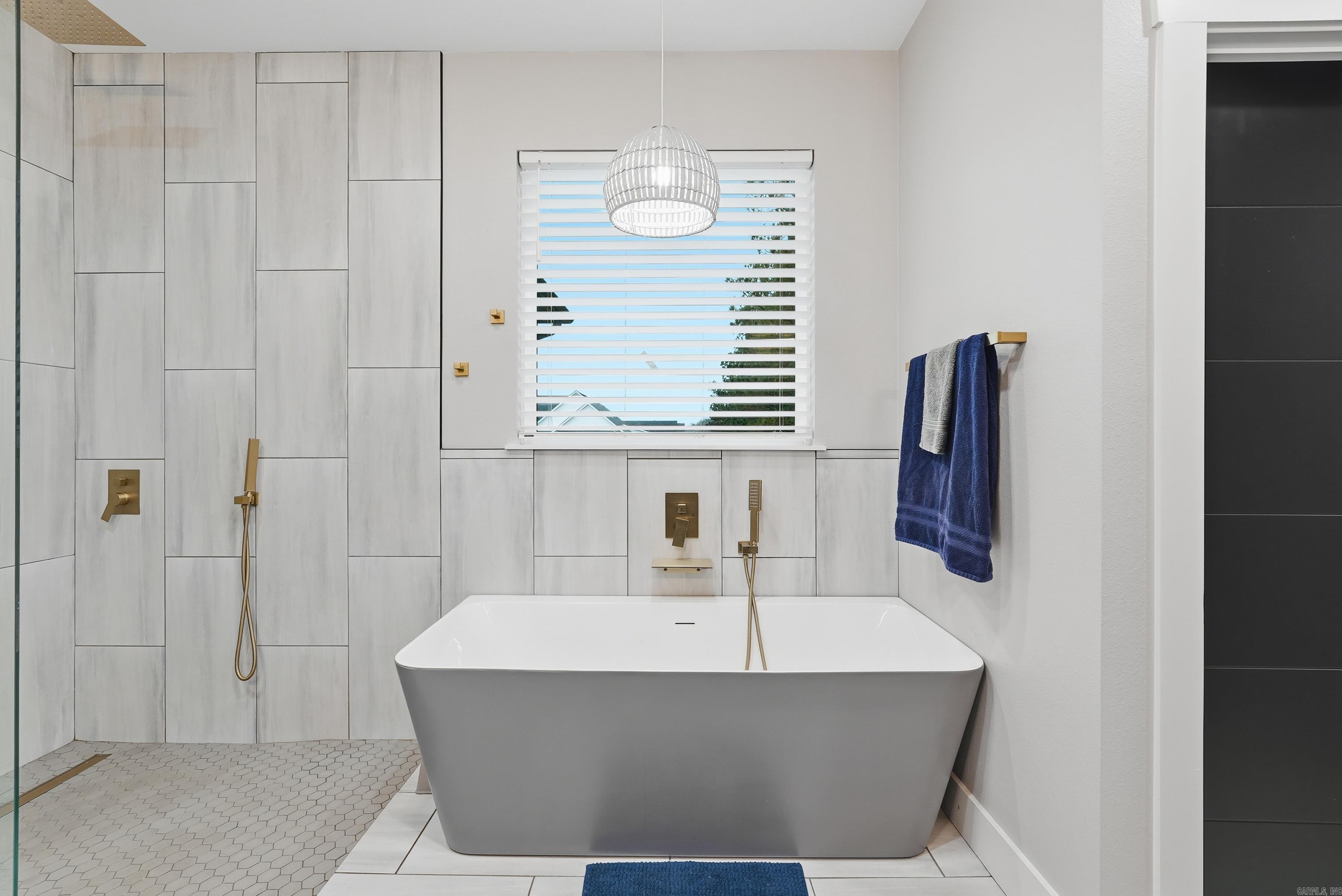 Morrilton, Arkansas, 72110, United States, 3 Bedrooms Bedrooms, ,4 BathroomsBathrooms,Residential,For Sale,2003394