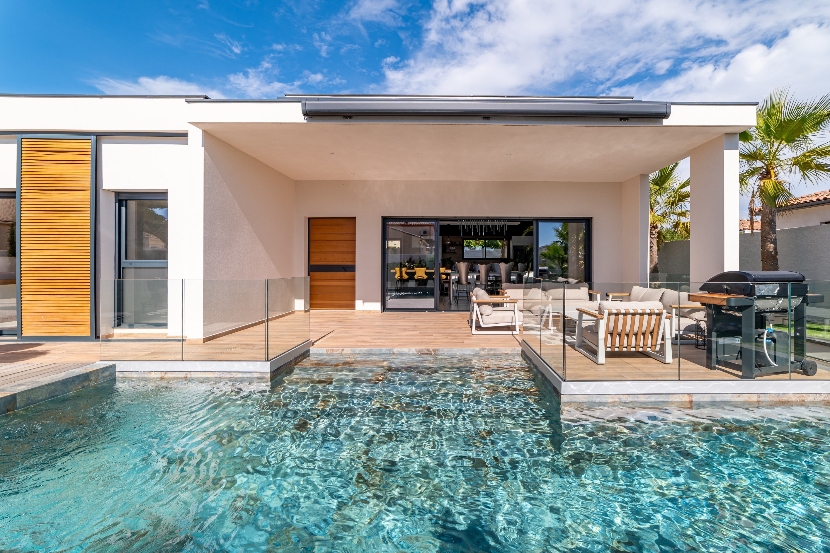  Exceptional single-story villa in Vias – 15 minutes