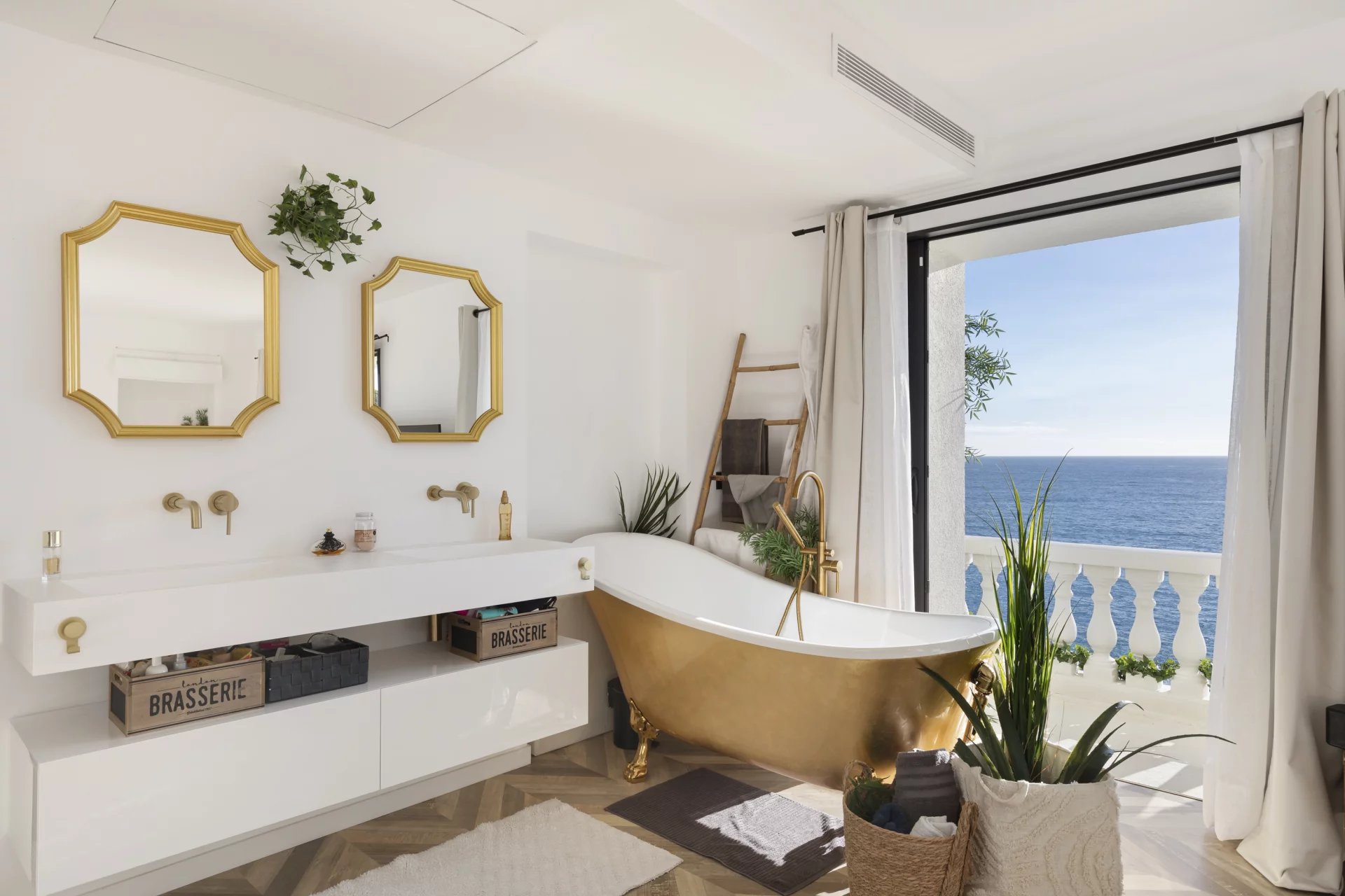 Nice, Provence-Alpes-Côte d’Azur, 06000, FR, 4 Bedrooms Bedrooms, ,6 BathroomsBathrooms,Residential,For Sale,1442773