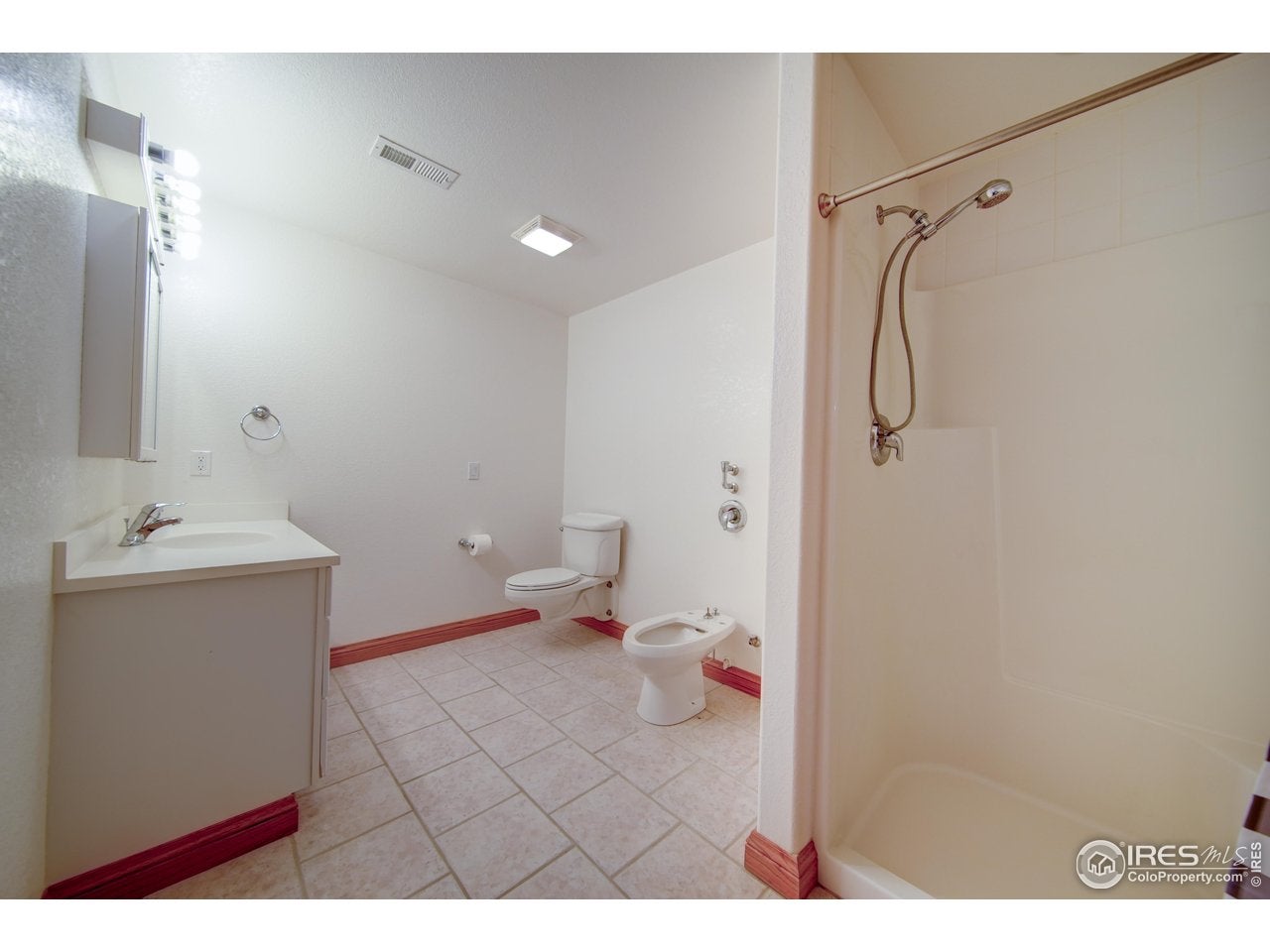 Fort Morgan, Colorado, 80701, United States, 5 Bedrooms Bedrooms, ,3 BathroomsBathrooms,Residential,For Sale,1983878