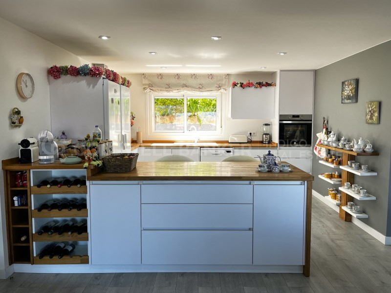 Pontevedra, Vigo, Comesa?a - Matam?, Matam? Pontev, Vigo, Galicia, ES, 4 Bedrooms Bedrooms, ,3 BathroomsBathrooms,Residential,For Sale,Pontevedra, Vigo, Comesa?a - Matam?, Matam? Pontev,1599052