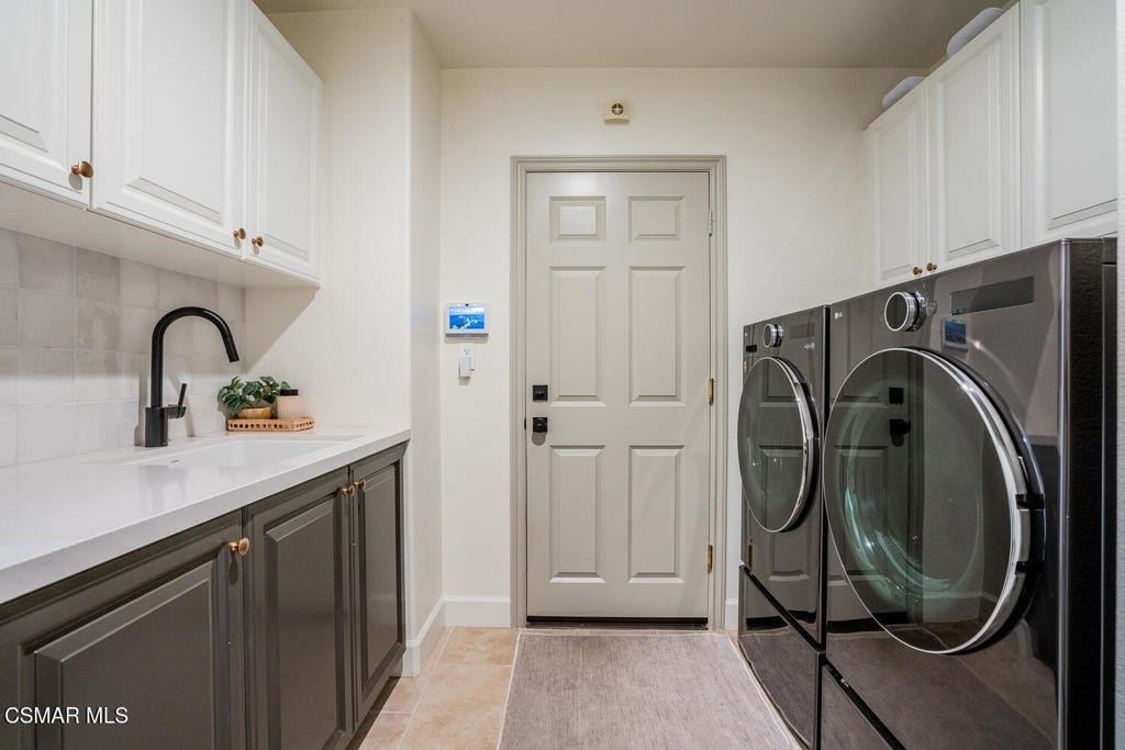 Simi Valley, California, 93065, United States, 4 Bedrooms Bedrooms, ,4 BathroomsBathrooms,Residential,For Sale,2007456