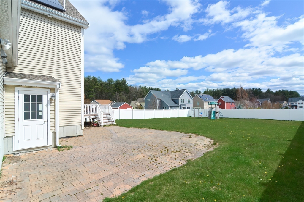 Rockland, Massachusetts, 02370, United States, 4 Bedrooms Bedrooms, ,3 BathroomsBathrooms,Residential,For Sale,1942802