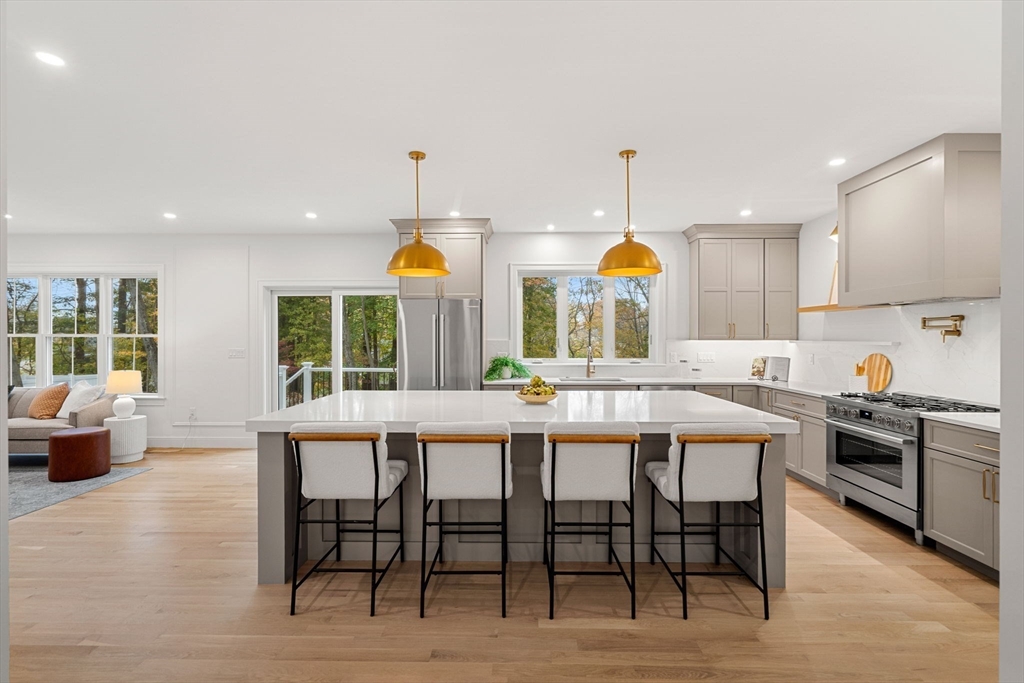 Reading, Massachusetts, 01867, United States, 4 Bedrooms Bedrooms, ,5 BathroomsBathrooms,Residential,For Sale,1988316