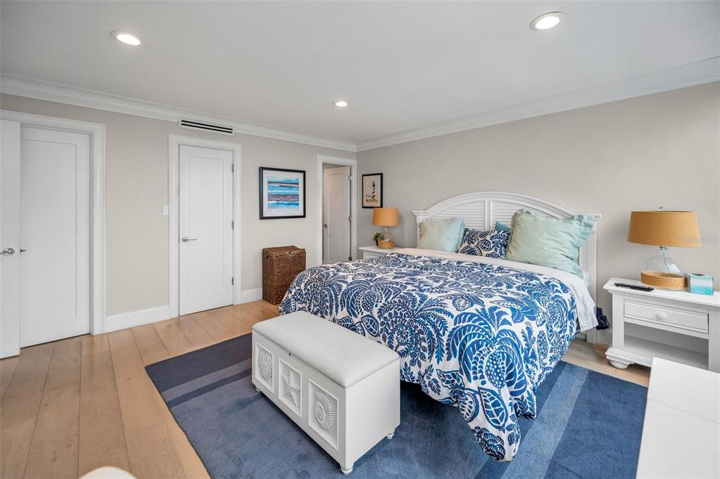 St Petersburg, Florida, 33704, United States, 2 Bedrooms Bedrooms, ,2 BathroomsBathrooms,Residential,For Sale,1989115