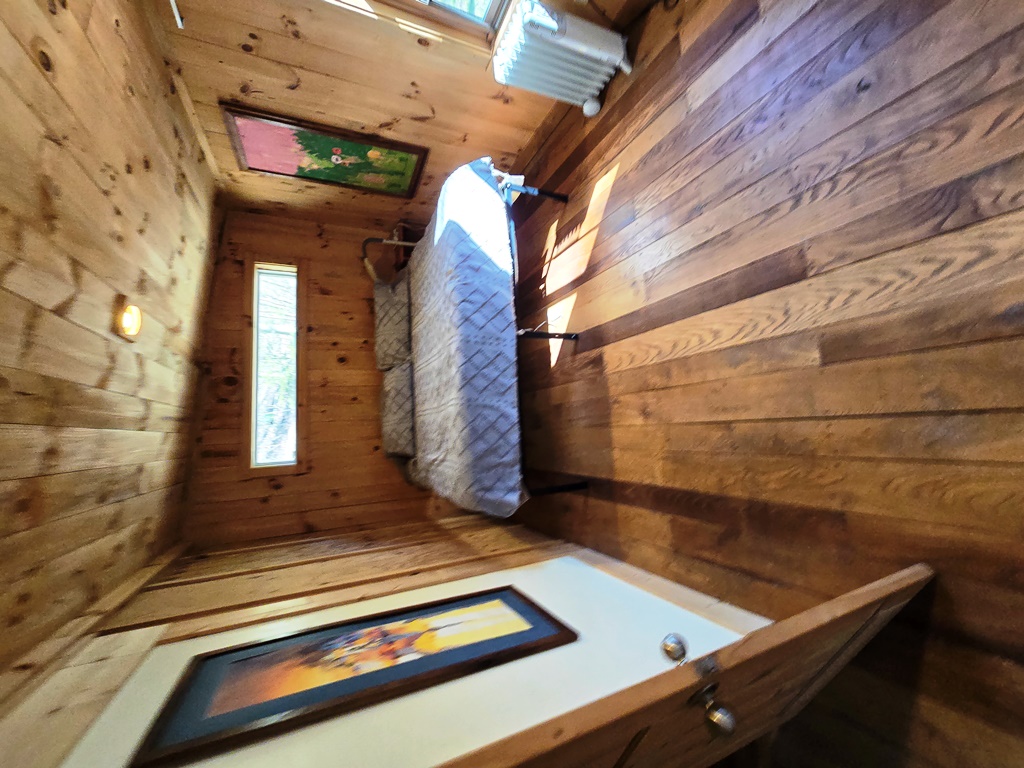 Lansing, North Carolina, 28643, United States, 1 Bedroom Bedrooms, ,1 BathroomBathrooms,Residential,For Sale,1974304