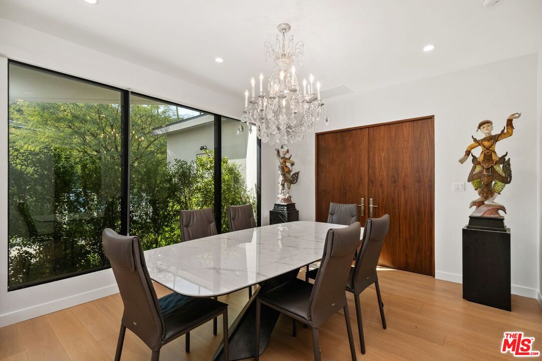 Los Angeles, California, 90046, United States, 5 Bedrooms Bedrooms, ,6 BathroomsBathrooms,Residential,For Sale,1897072