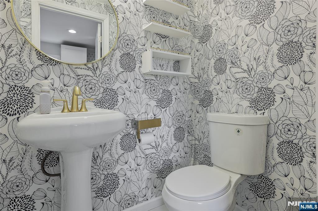 Waldwick, New Jersey, 07463, United States, 3 Bedrooms Bedrooms, ,3 BathroomsBathrooms,Residential,For Sale,1992926