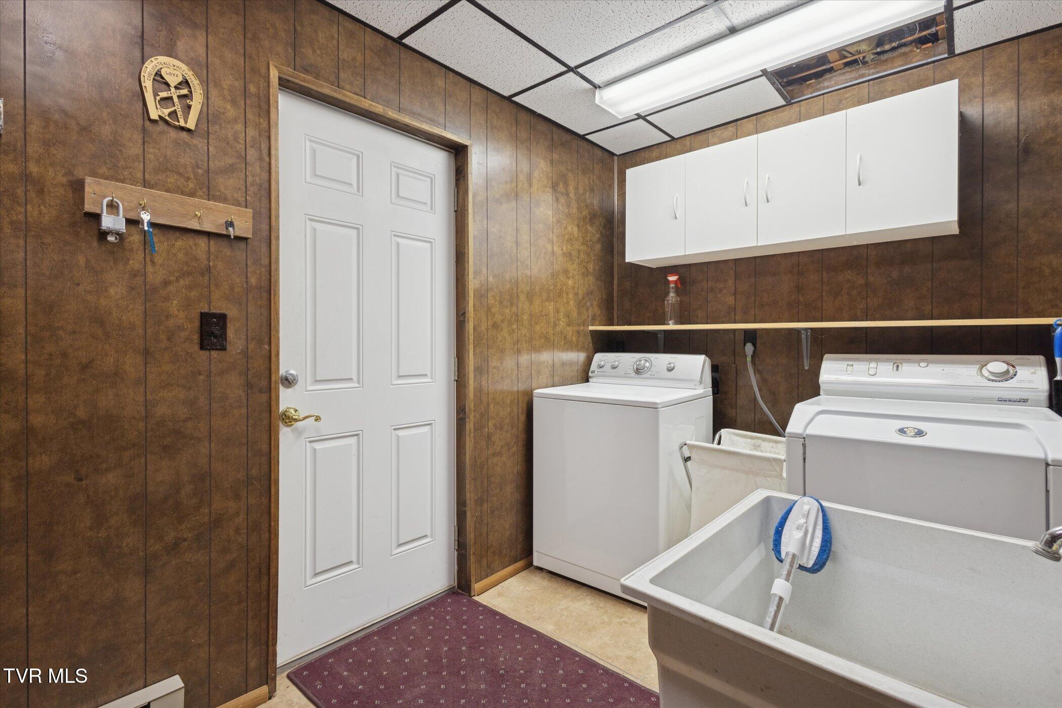 Johnson City, Tennessee, 37604, United States, 4 Bedrooms Bedrooms, ,3 BathroomsBathrooms,Residential,For Sale,1978550