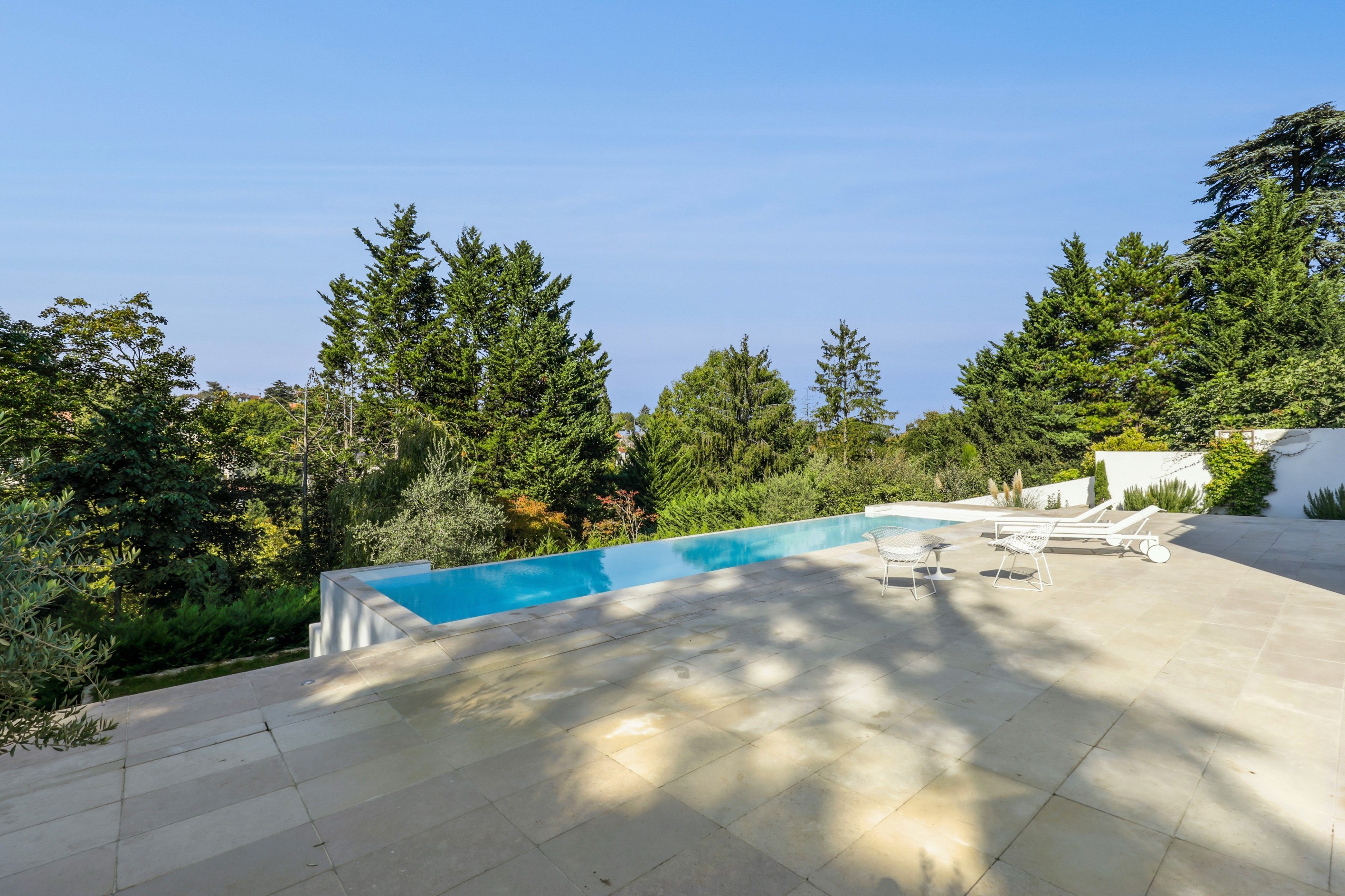  Bougival Town Centre – Contemporary Family Home with Infinity Pool, Expansive T… - 物件實景