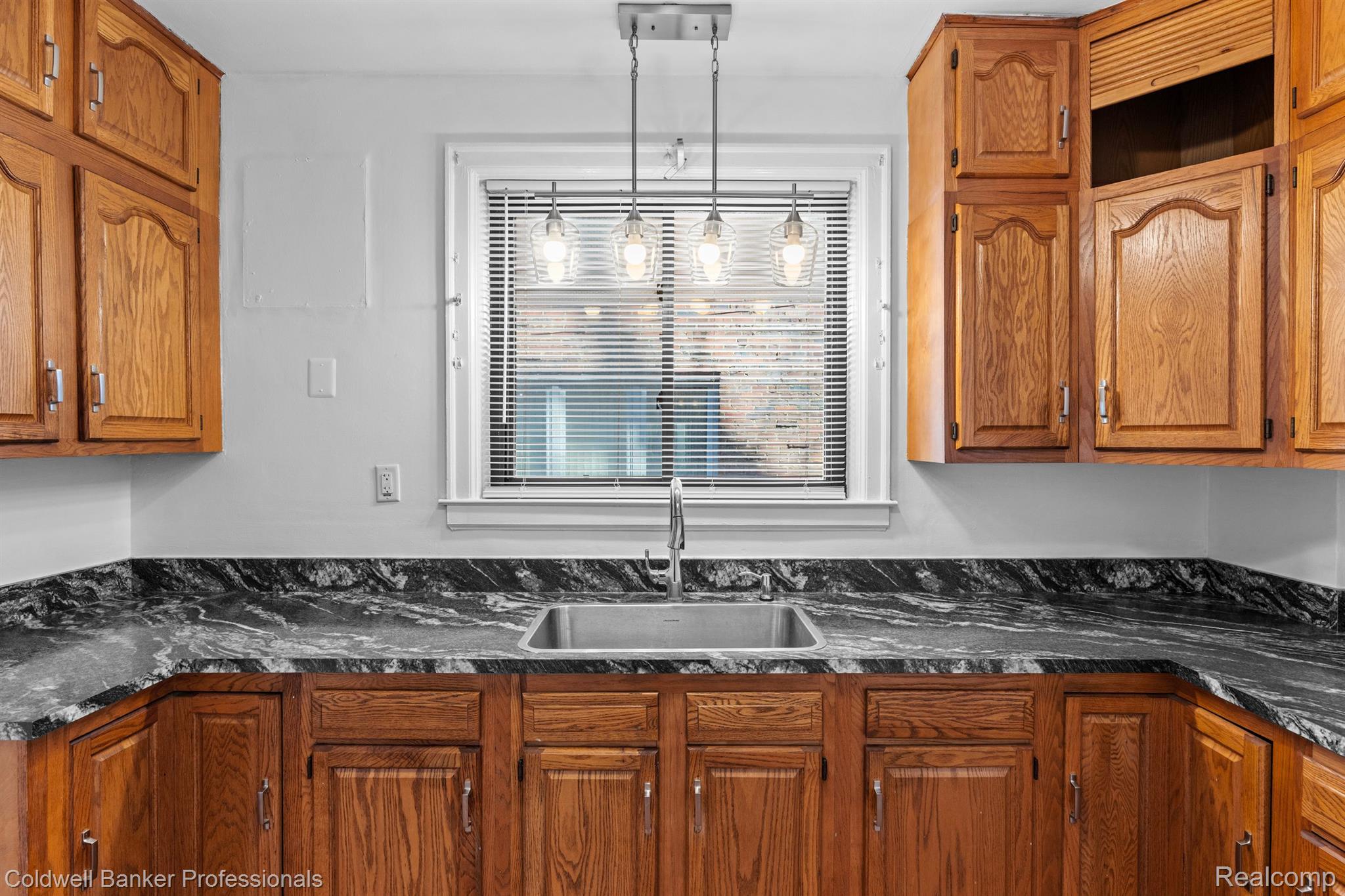 Detroit, Michigan, 48221, United States, 4 Bedrooms Bedrooms, ,5 BathroomsBathrooms,Residential,For Sale,1947184